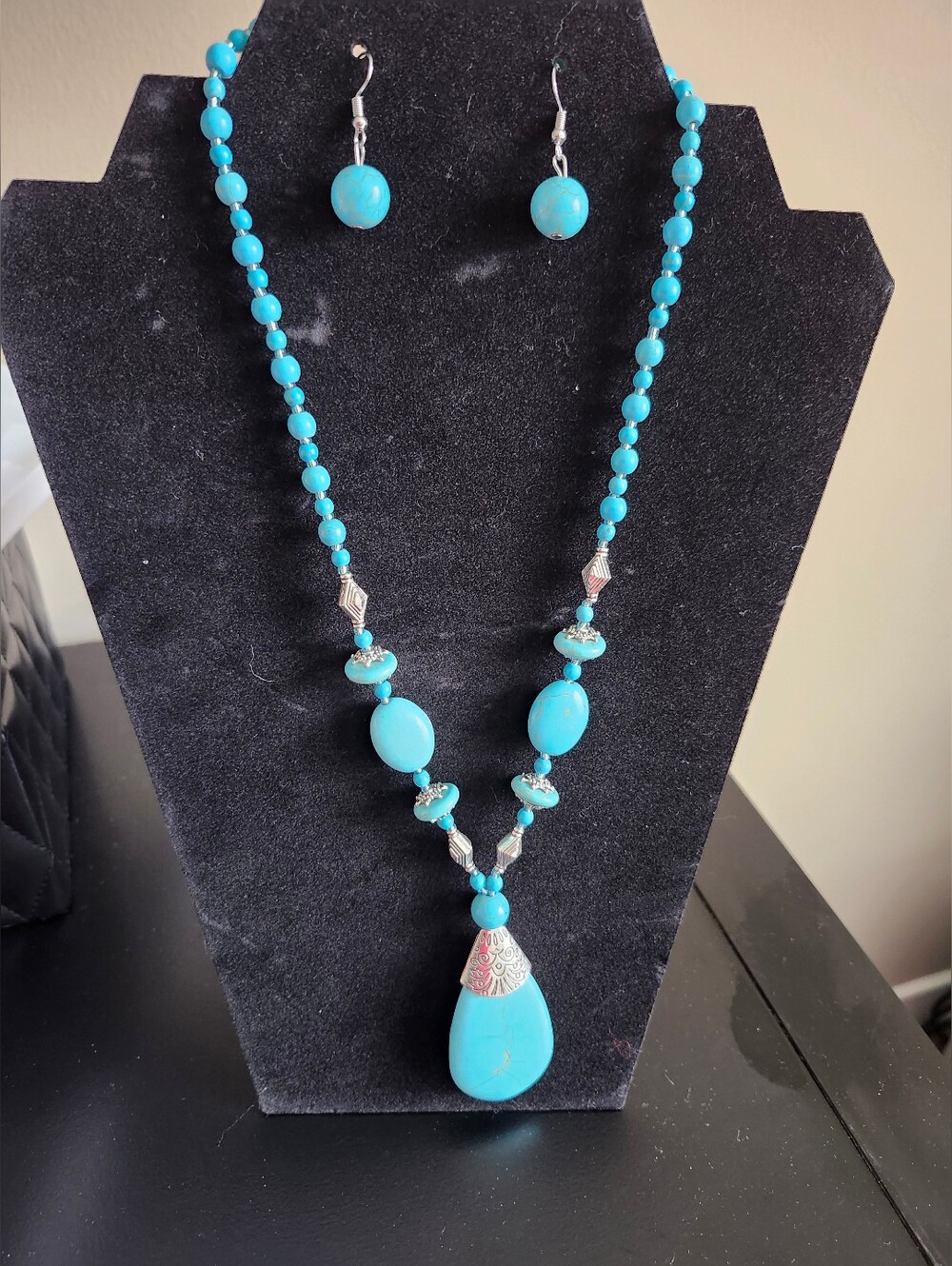 Turquoise Beaded Pendant Necklace & Earrings Set - Unbranded